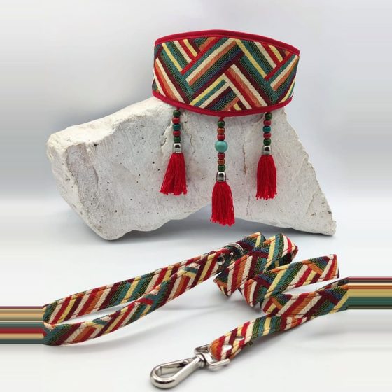 Collar y correa de tejido étnico multicolor con borlas