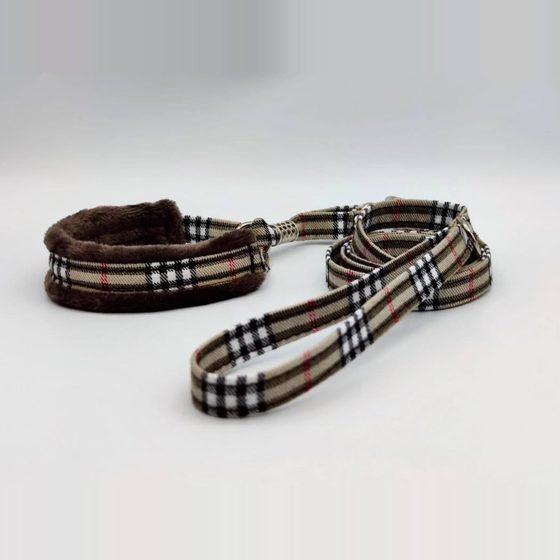 Collar y correa de cuadros marrones