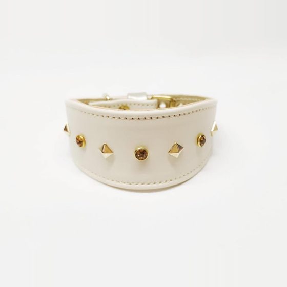 Collar ancho blanco con tachuelas doradas